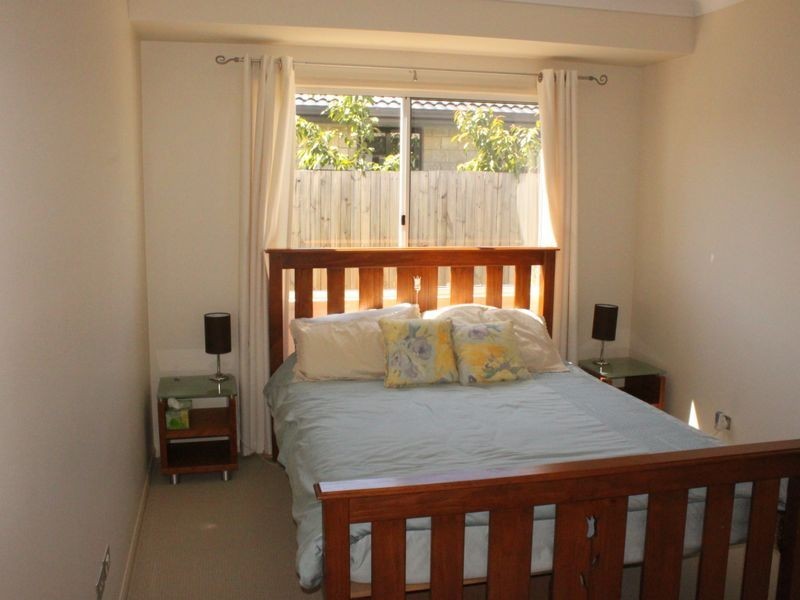 11 Flame Trees Crescent, Maudsland QLD 4210