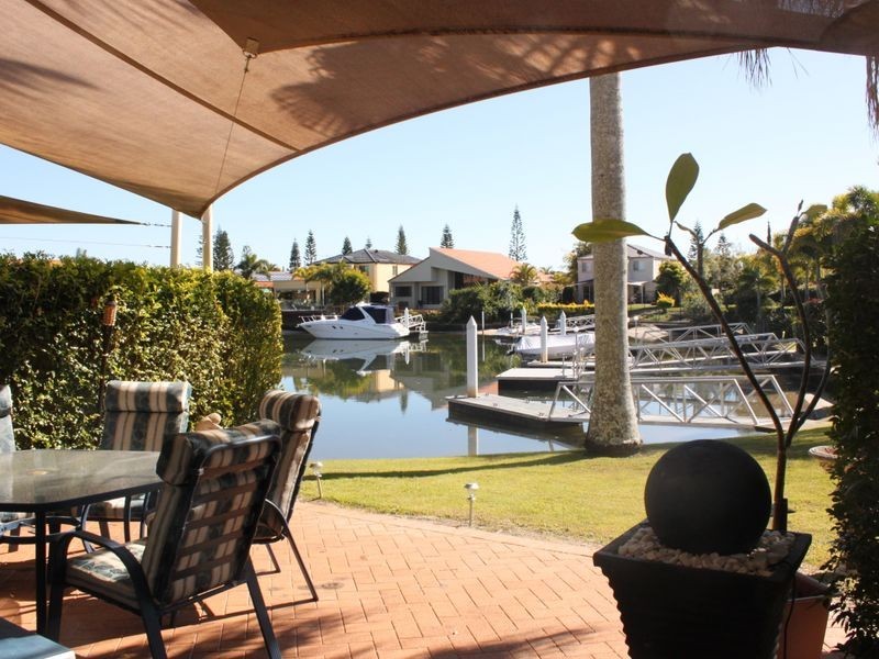 24/76 Bayview Street, Runaway Bay QLD 4216