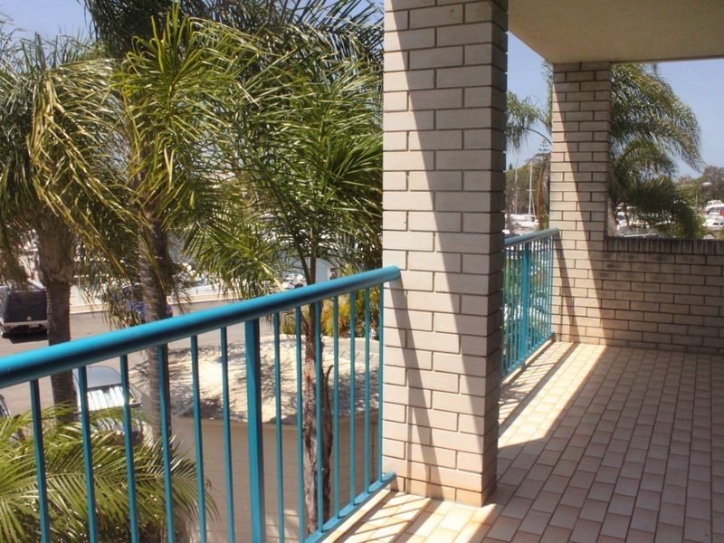 8/249 Bayview Street, Runaway Bay QLD 4216
