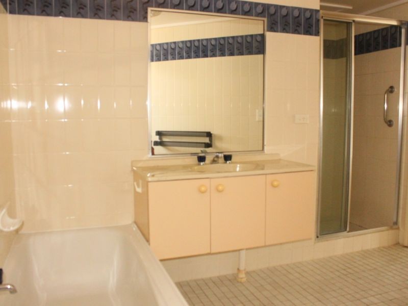 8/249 Bayview Street, Runaway Bay QLD 4216