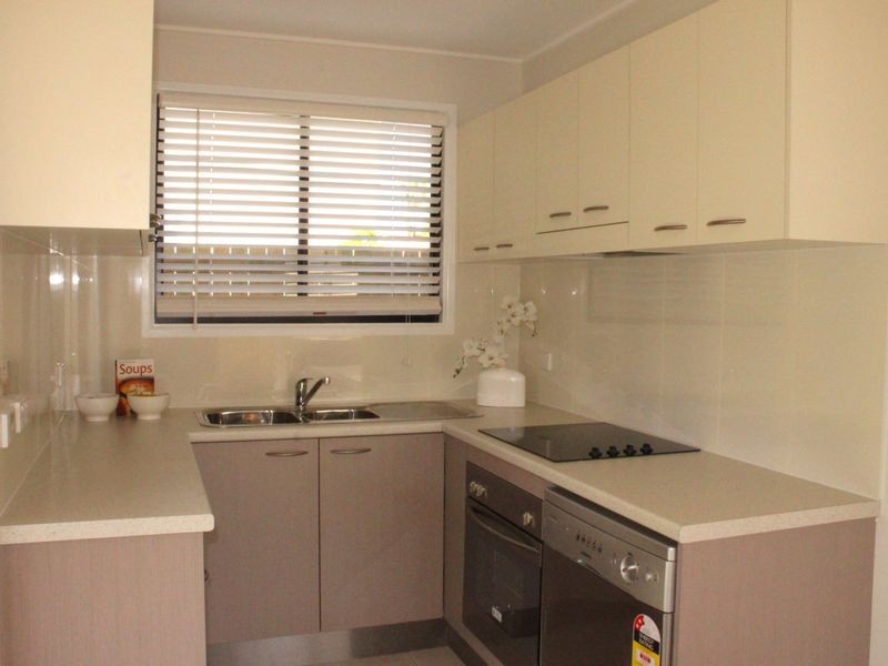 2/35 Brisbane Road, Labrador QLD 4215