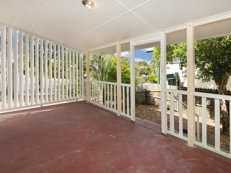 10 Heydon Avenue, Labrador QLD 4215