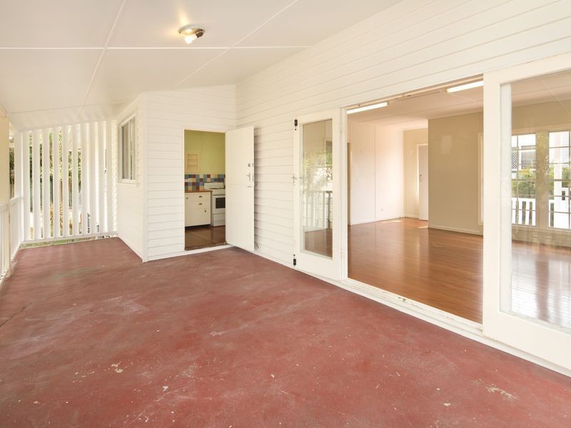 10 Heydon Avenue, Labrador QLD 4215