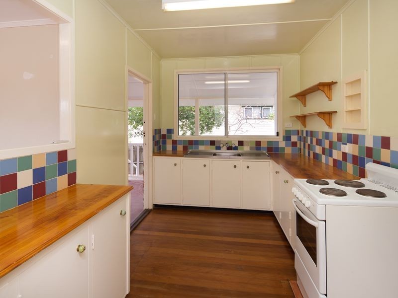 10 Heydon Avenue, Labrador QLD 4215