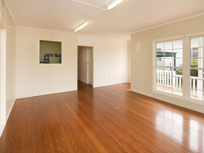 10 Heydon Avenue, Labrador QLD 4215