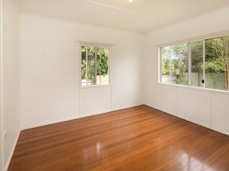 10 Heydon Avenue, Labrador QLD 4215