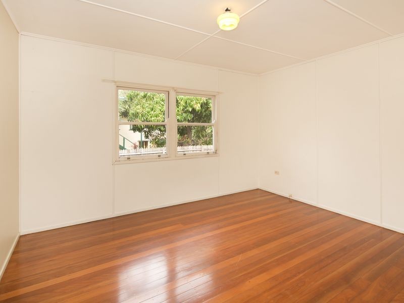 10 Heydon Avenue, Labrador QLD 4215