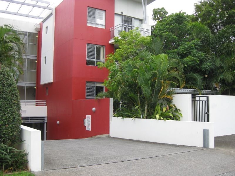 13/13 Bright Avenue, Labrador QLD 4215