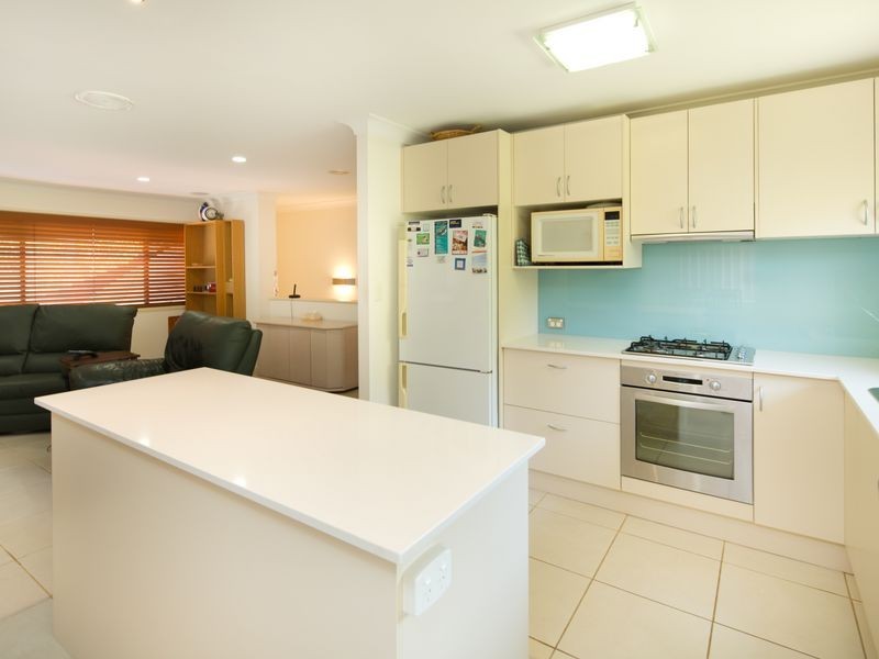 68 Hollywell Road, Biggera Waters QLD 4216