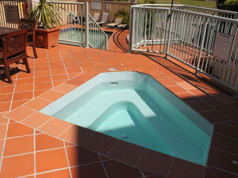 4/7 Robert Street, Labrador QLD 4215