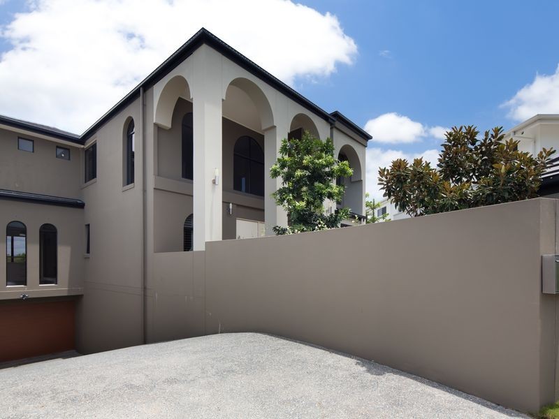 37 South Quay Drive, Biggera Waters QLD 4216