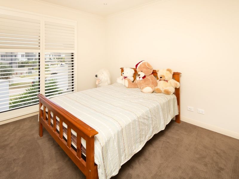 37 South Quay Drive, Biggera Waters QLD 4216
