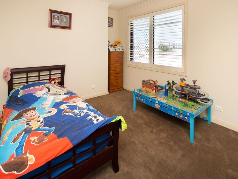 37 South Quay Drive, Biggera Waters QLD 4216