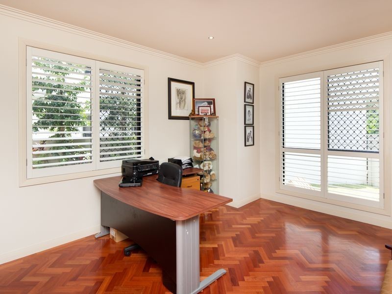 37 South Quay Drive, Biggera Waters QLD 4216
