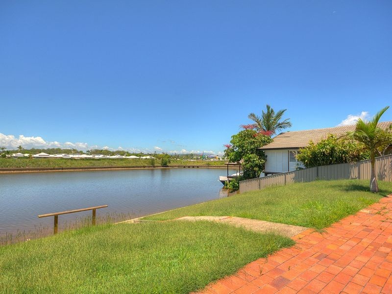 24 Longboat Place, Biggera Waters QLD 4216