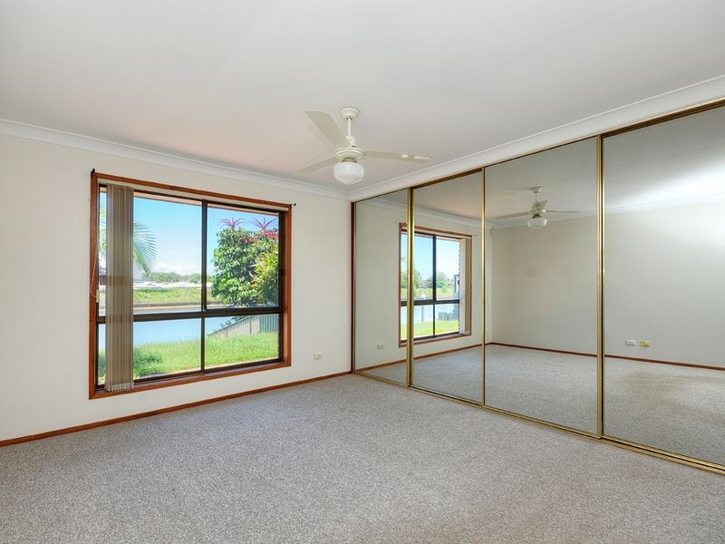 24 Longboat Place, Biggera Waters QLD 4216