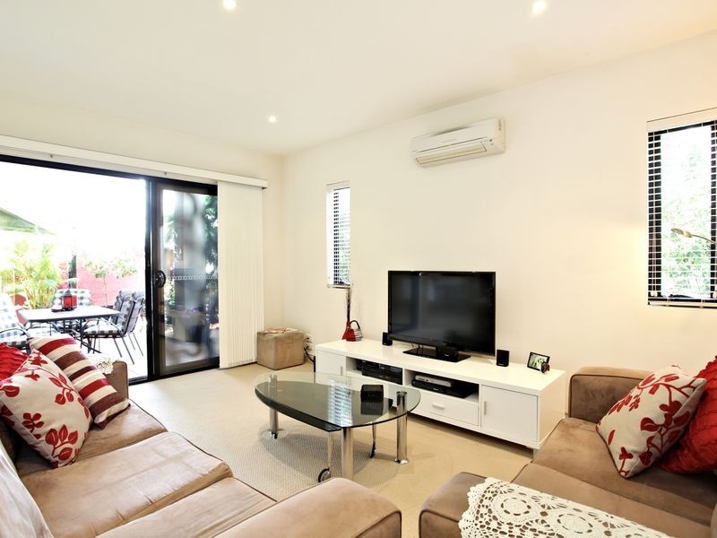 1/1 Ashton Street, Labrador QLD 4215