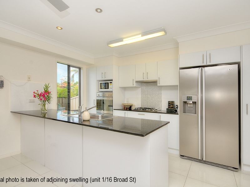 2/16A Broad Street, Labrador QLD 4215