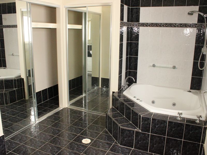 49 Annerley Avenue, Runaway Bay QLD 4216