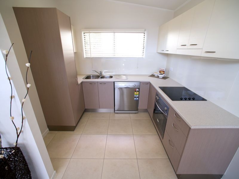 1/31 Brisbane Road, Labrador QLD 4215