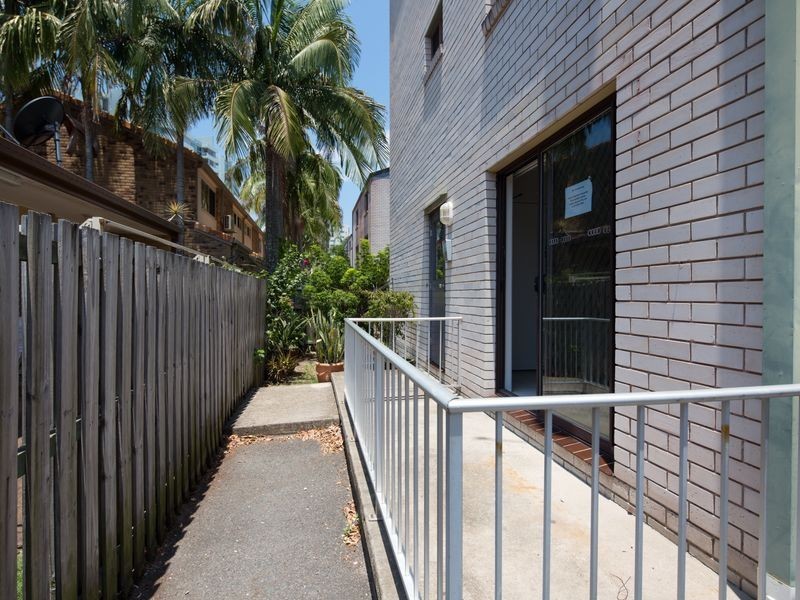 1/183 Muir Street, Labrador QLD 4215