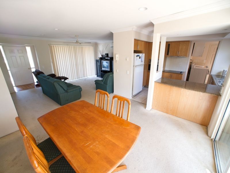 2/433 Brisbane Road, Coombabah QLD 4216