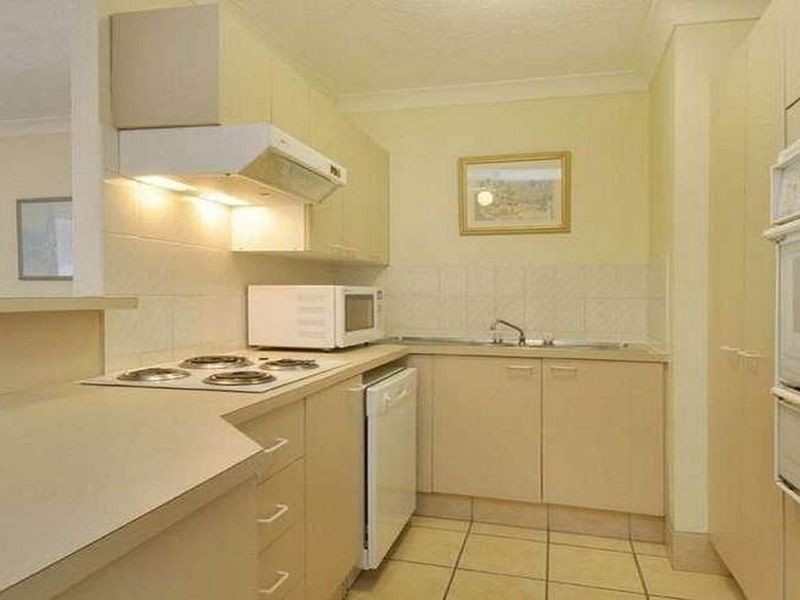 2/6 Back Street, Biggera Waters QLD 4216
