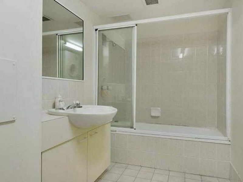 2/6 Back Street, Biggera Waters QLD 4216