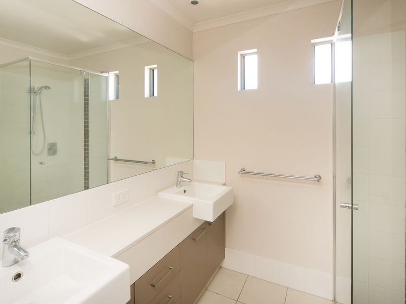 3/12 Bayview Street, Runaway Bay QLD 4216