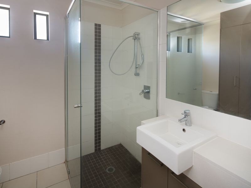 3/12 Bayview Street, Runaway Bay QLD 4216