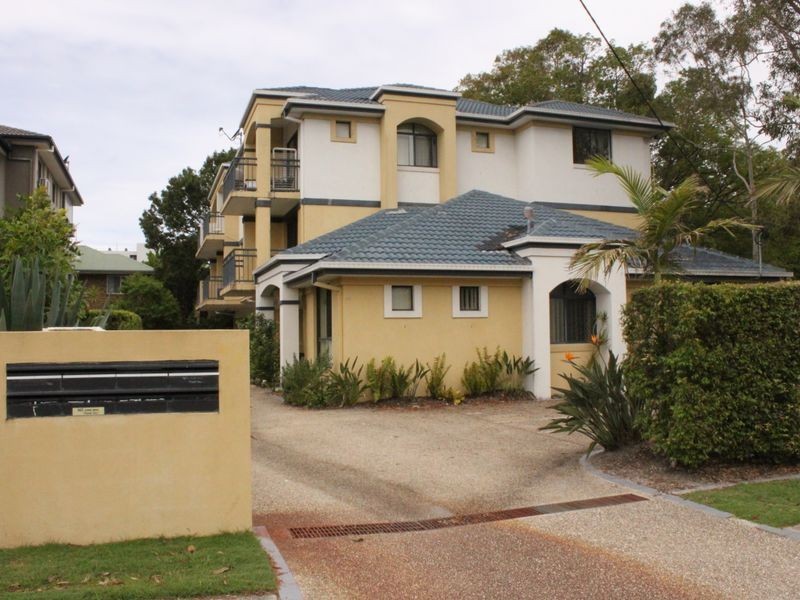 2/129 Muir Street, Labrador QLD 4215