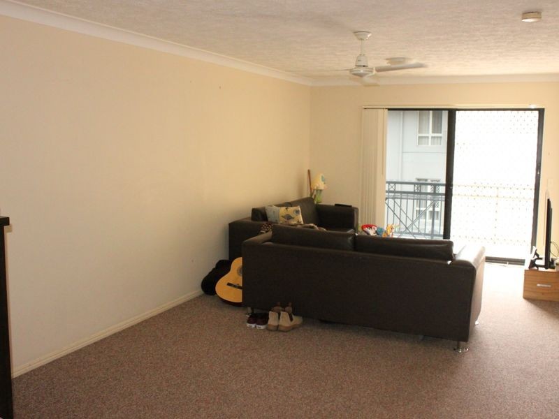 2/129 Muir Street, Labrador QLD 4215