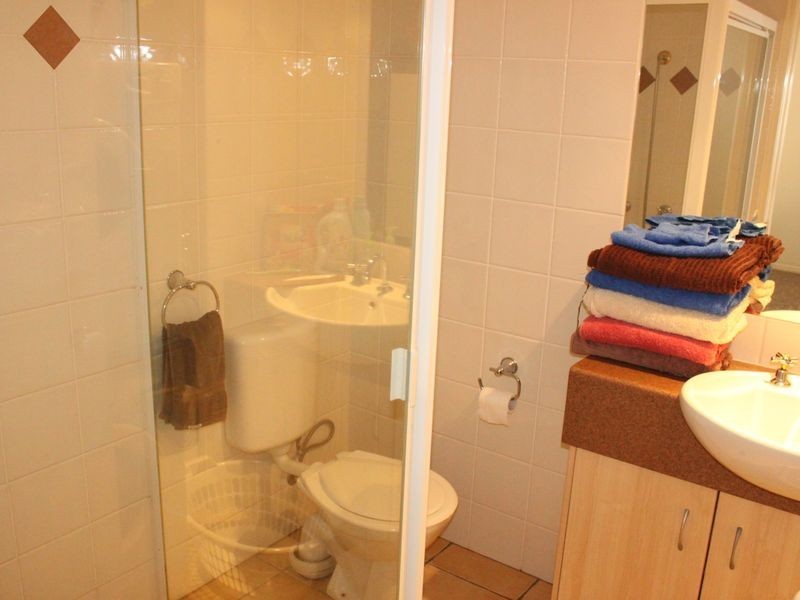 2/129 Muir Street, Labrador QLD 4215