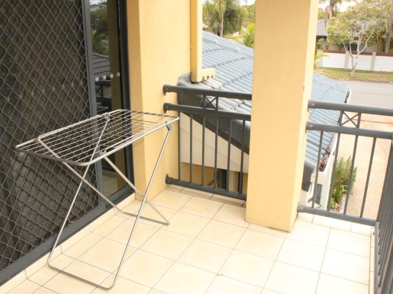 2/129 Muir Street, Labrador QLD 4215