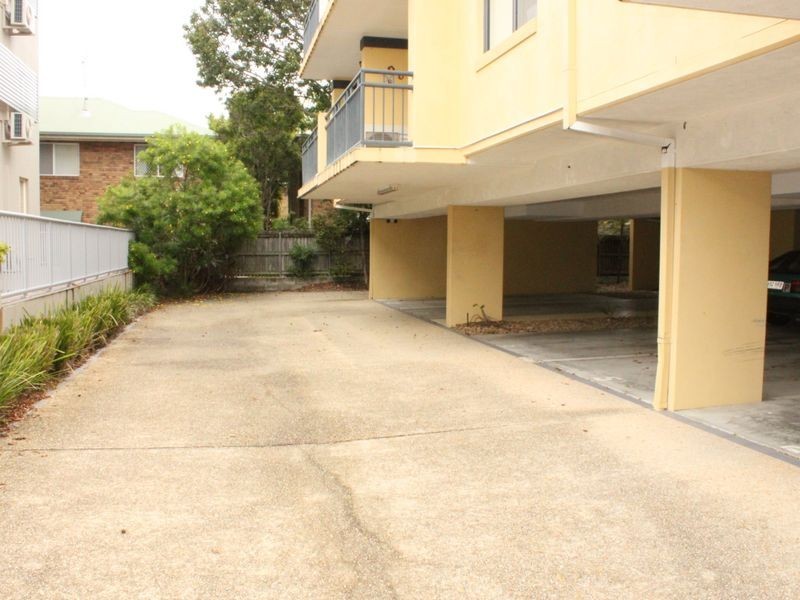 2/129 Muir Street, Labrador QLD 4215