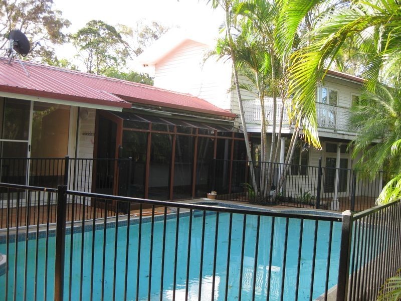 4 Hilltop Streert, Labrador QLD 4215