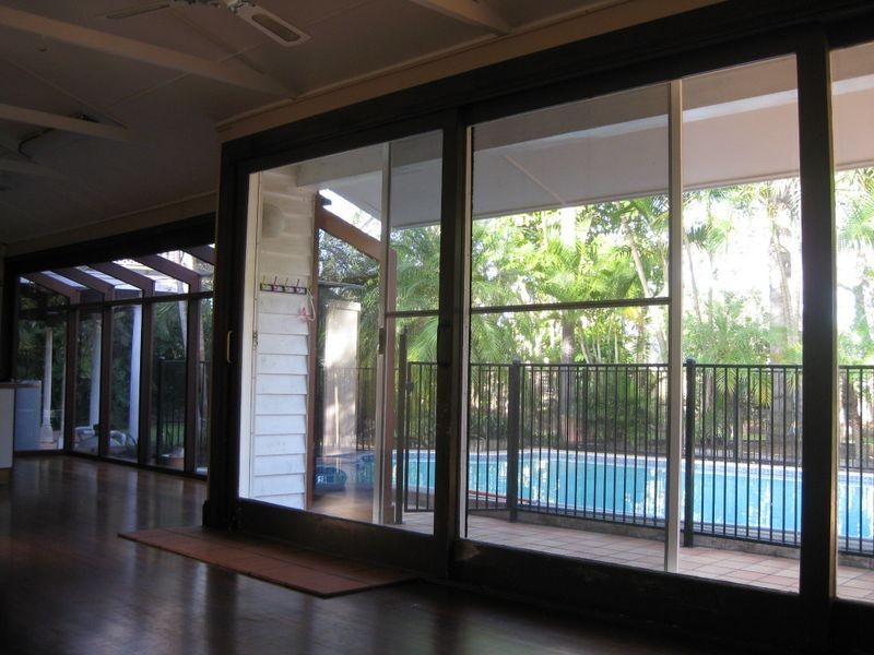 4 Hilltop Streert, Labrador QLD 4215