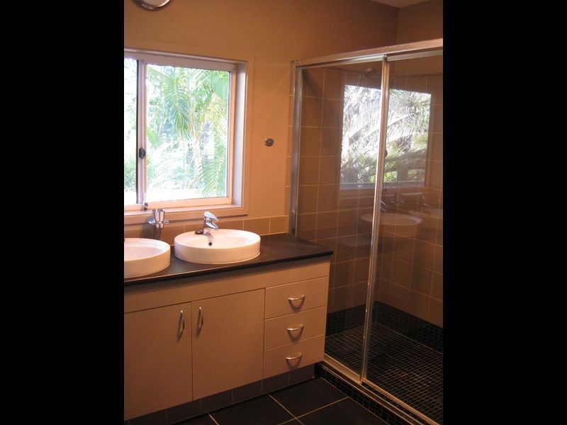 4 Hilltop Streert, Labrador QLD 4215