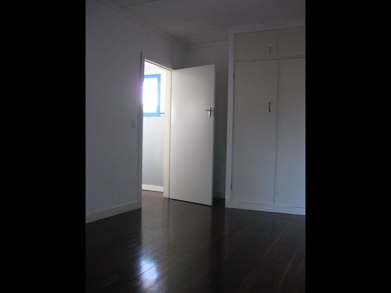 4 Hilltop Streert, Labrador QLD 4215