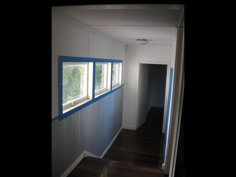 4 Hilltop Streert, Labrador QLD 4215