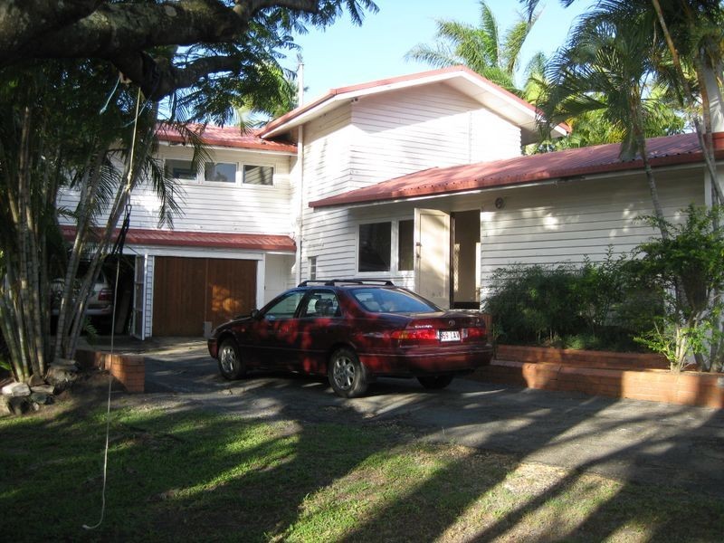 4 Hilltop Streert, Labrador QLD 4215