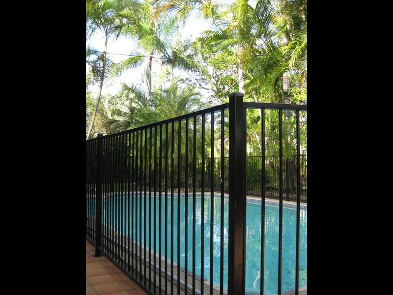 4 Hilltop Streert, Labrador QLD 4215