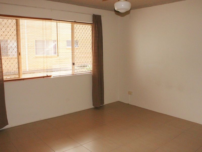 1/37 Middle Street, Labrador QLD 4215