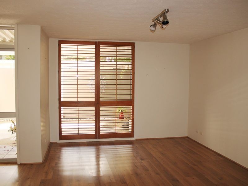 10/3 Proud Street, Labrador QLD 4215