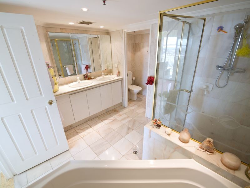 14A/5 Bayview Street, Runaway Bay QLD 4216