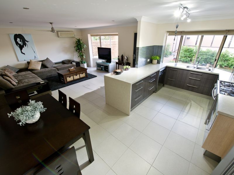 1/126 Oxley Drive, Paradise Point QLD 4216