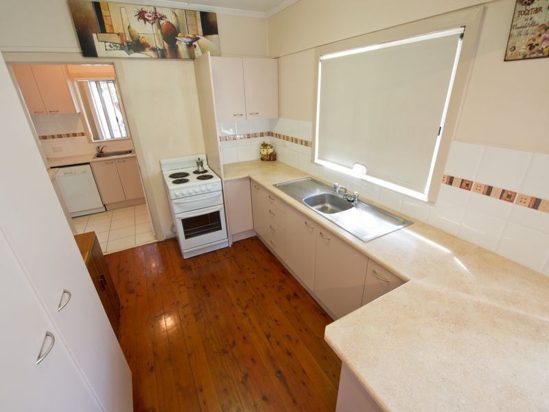 39 Robert Street, Labrador QLD 4215