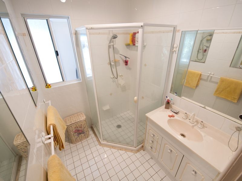 39 Robert Street, Labrador QLD 4215