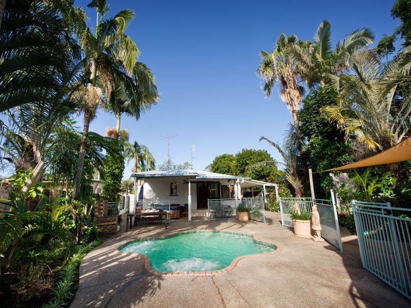 39 Robert Street, Labrador QLD 4215