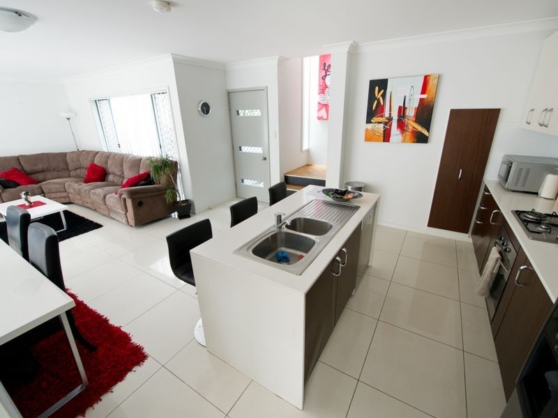2/85 Whiting Street, Labrador QLD 4215